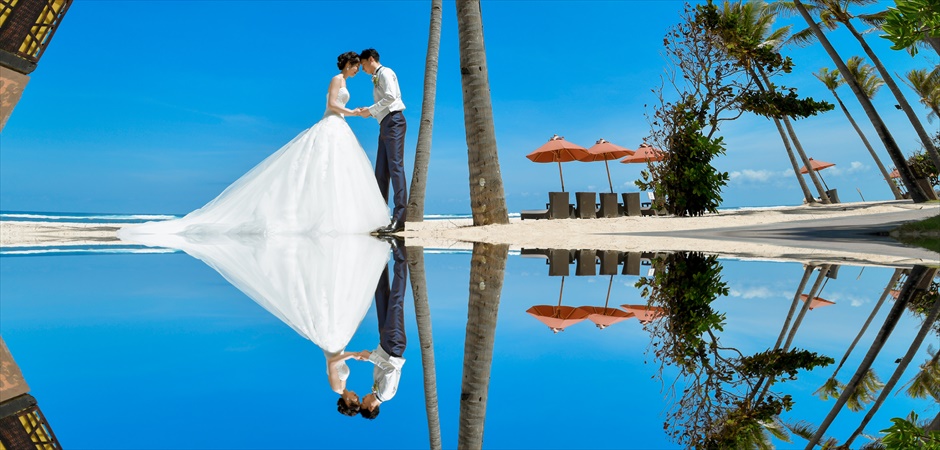 On the Beach<br>Wedding Photo Tour