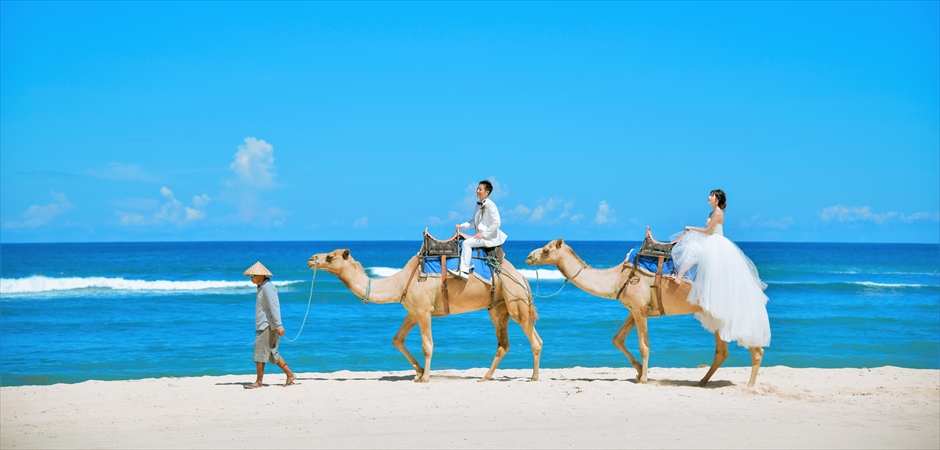 Beach Camel Riding<br>Wedding Photo Tour