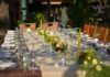 ベルモンド・ジンバラン・プリ・バリ　ガーデン・ウェディングパーティー　生花テーブル装飾