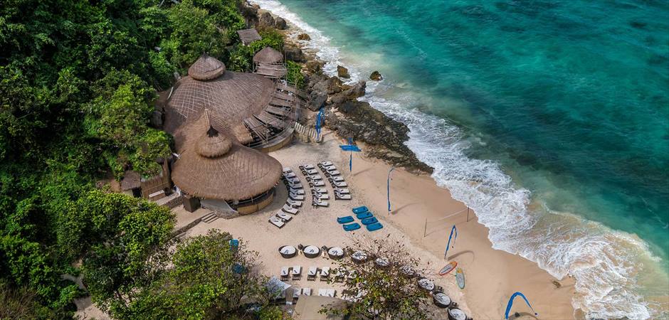 Beachfront Bale Wedding