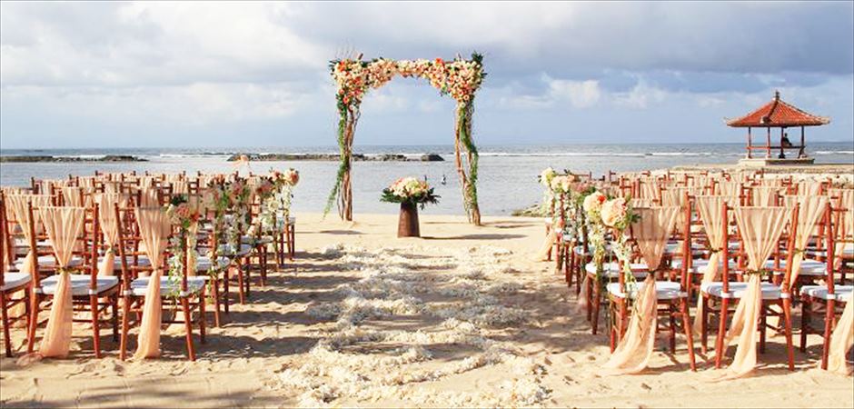 Kayumanis Beach Wedding