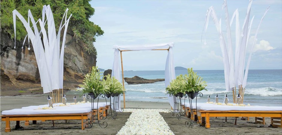 Amankila Beach Club Coconut Grove Beach&Garden Wedding
