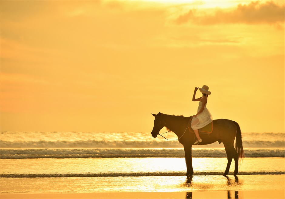 バリ島サンセット・フォトウェディング/
Sunset Horse Riding Sunset Photo Wedding/
スミニャック・ビーチ・ホース・ライディング