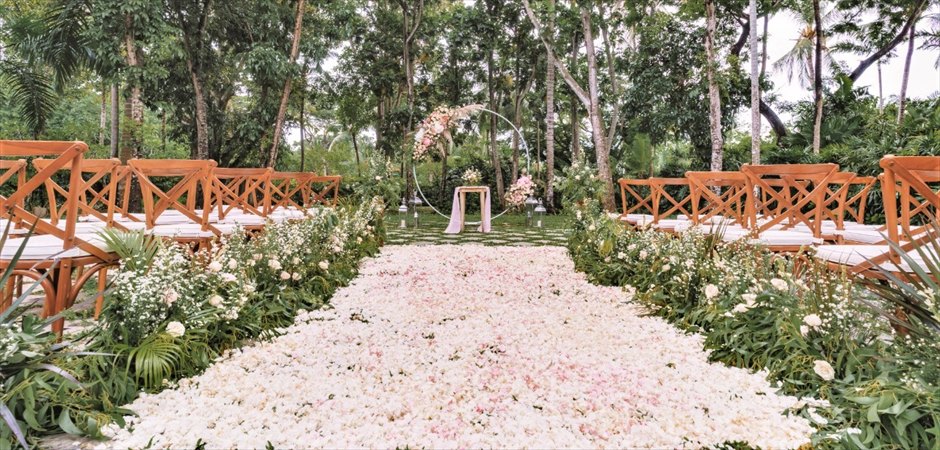 Kayumanis Gran Patio Garden Wedding