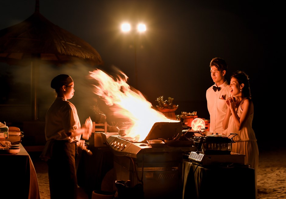 コンラッド・バリ　ビーチBBQディナー　ウェディングパーティー