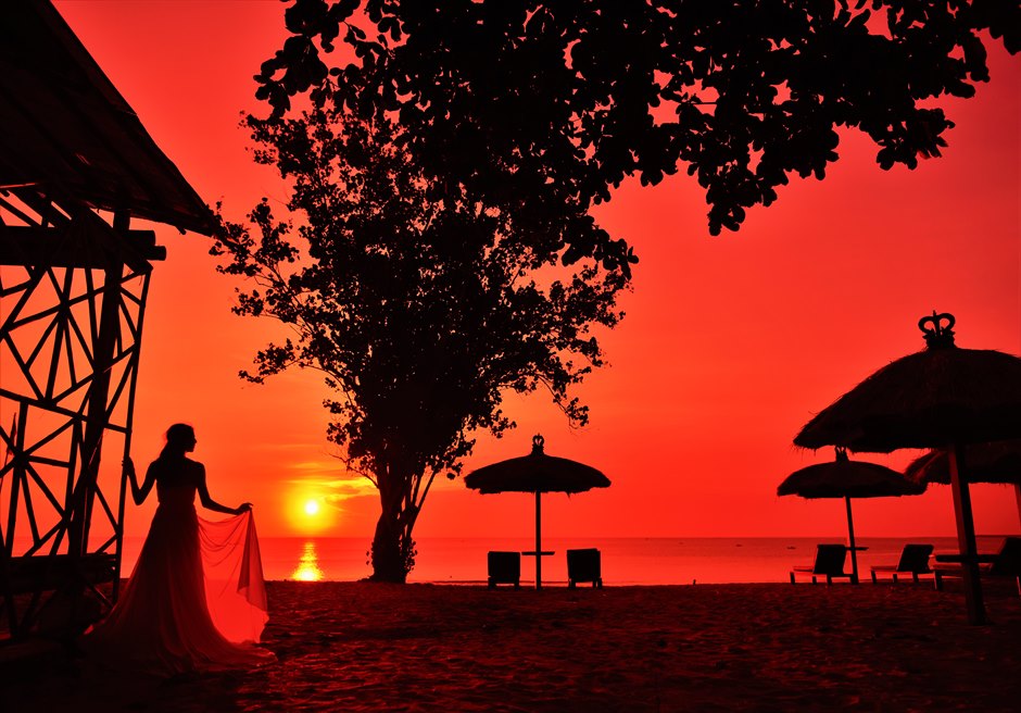 ベルモンド・ジンバラン・プリ・バリジンバランビーチ・サンセット夕日の落ち際、真っ赤に染まる海