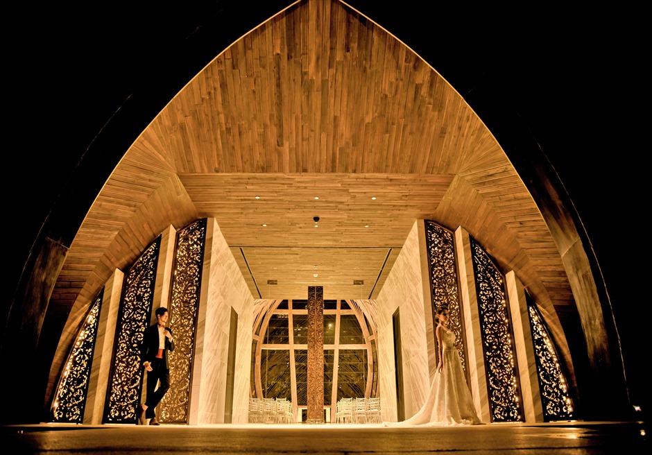 The Apurva Kempinski Bali Oceanfront Chapel Wedding Night (1) ジ・アプルヴァ・ケンピンスキ・バリ・ウェデイング アプルヴァ・チャペル ライトアップ