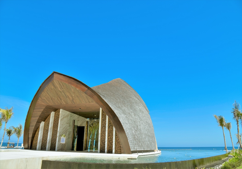 The Apurva Kempinski Bali Oceanfront Chapel Wedding (6) ジ・アプルヴァ・ケンピンスキ・バリ結婚式 ウォーター・ポンド上のアプルヴァ・チャペル