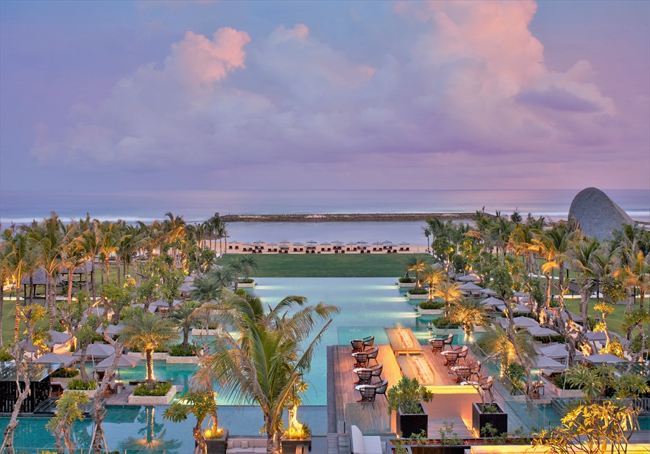 The Apurva Kempinski Bali Resort Aerial Night Rooftop Bar ジ・アプルヴァ・ケンピンスキ・バリ挙式 ルーフトップバーよりリゾート&ビーチを一望