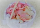 ジ・アプルヴァ・ケンピンスキ・バリ挙式プランに含まれるもの　生花フラワーシャワー ホワイト・ピンク・レッド・ミックス