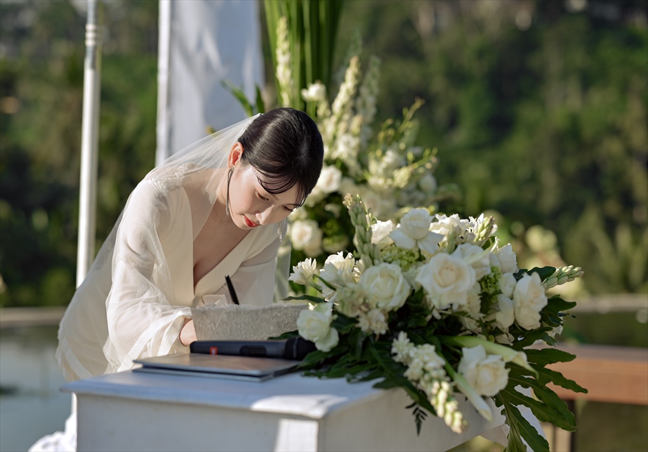 フォーシーズンズ・サヤン結婚式　祭壇生花装飾 センタピースフラワー