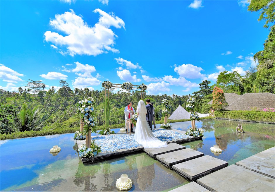 ジャンナタ・リゾート・ウブド結婚式　ジャングルを望むウォーター上の挙式