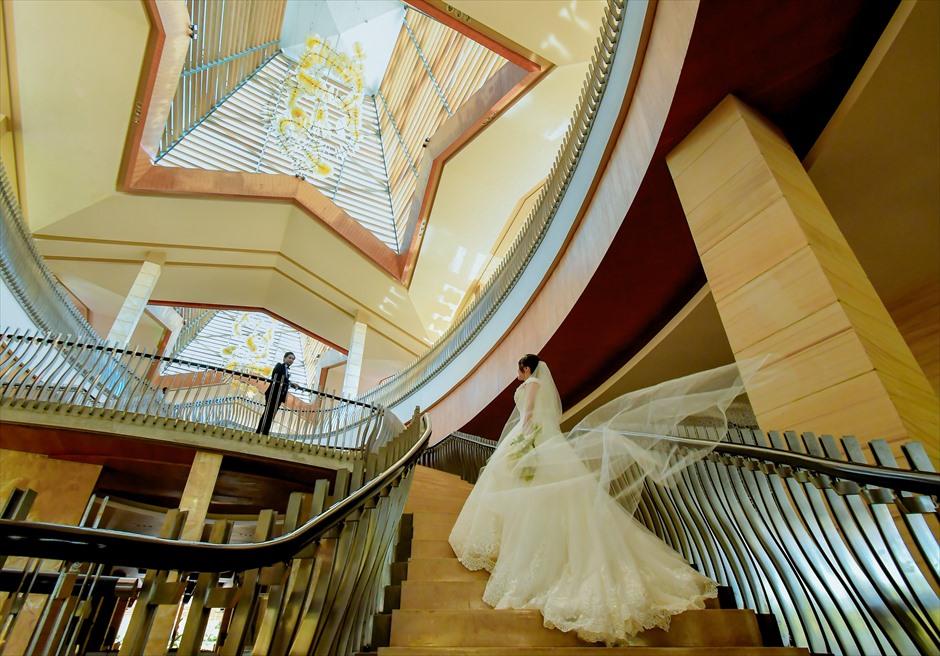 ムリア・バリ　優雅な雰囲気が漂う回廊にて挙式前撮影