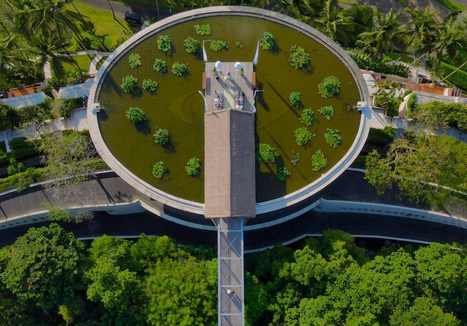 フォーシーズンズ・サヤン結婚式　ロータス・ポンド全景 ドローン撮影