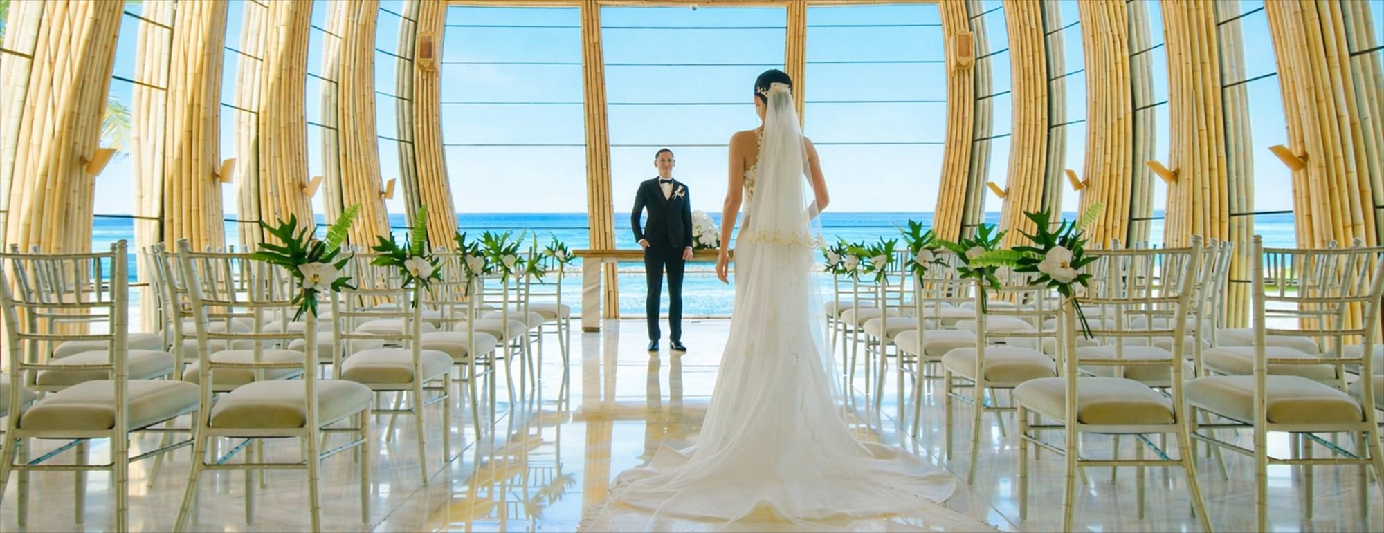 ジ・アプルヴァ・ケンピンスキ・バリ挙式　オーシャンフロントチャペルウェディング