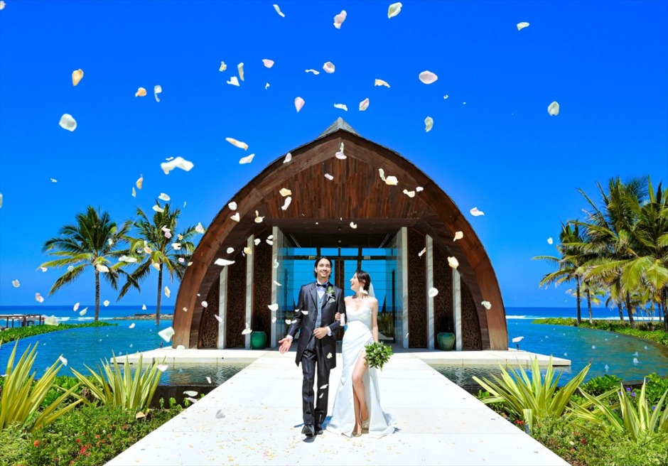 アプルヴァ・チャペル　フラワーシャワー　バリ島ウェディング・挙式・結婚式