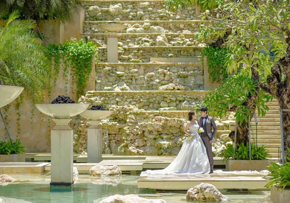 アプルヴァ・ケンピンスキ・バリ挙式・ウェディング・結婚式　コロニアルな白亜のラグーン