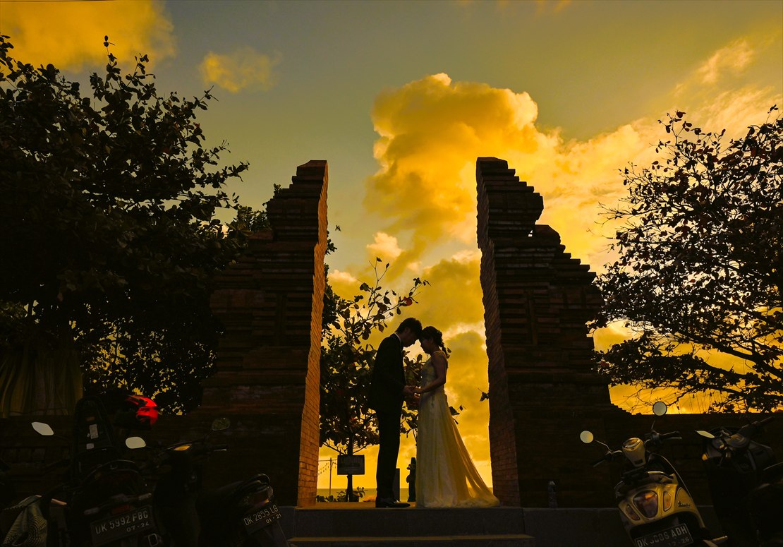 バリ島割門 サンセット・ウェディング・フォト