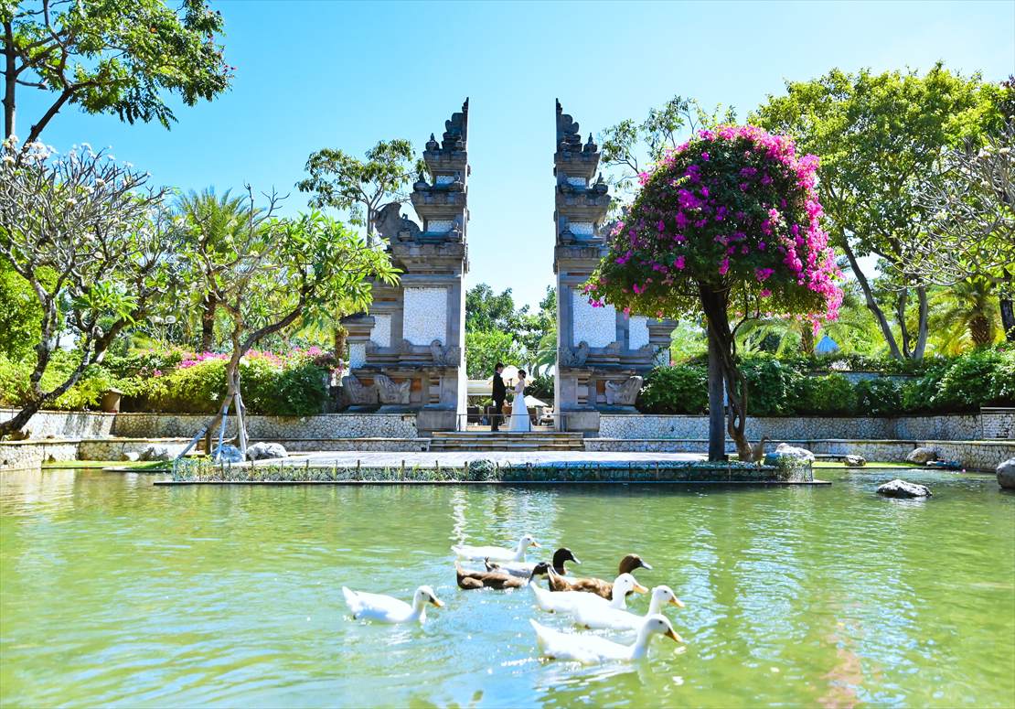 パドマ・バリ・レギャン　テンプル・ポンド