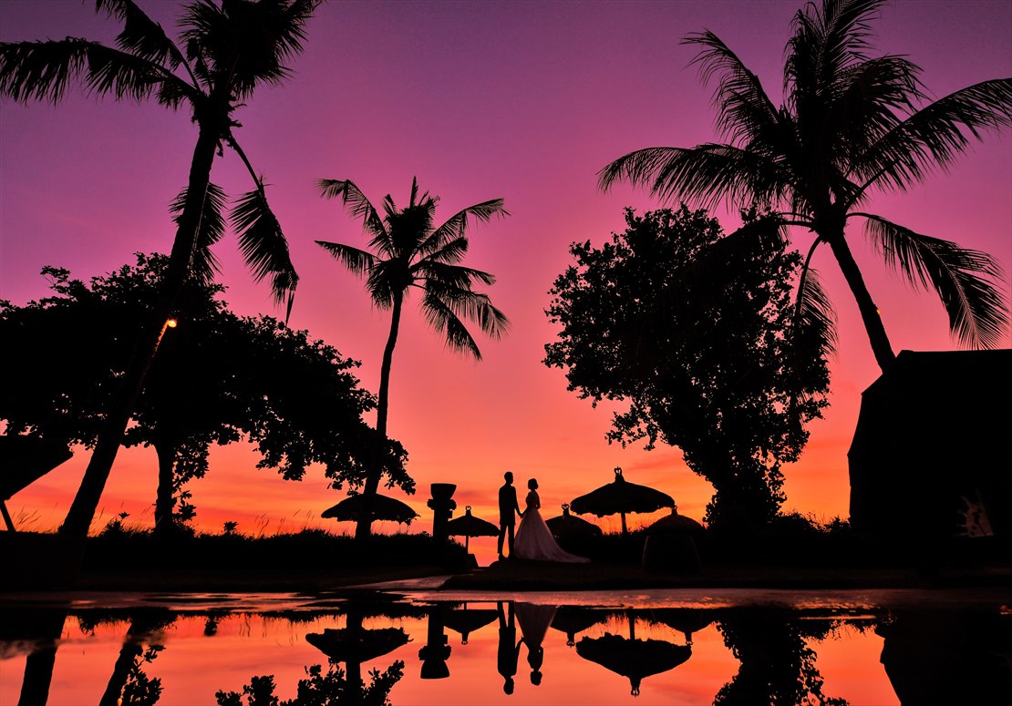 リゾート全体が紫に色付くマジックアワー