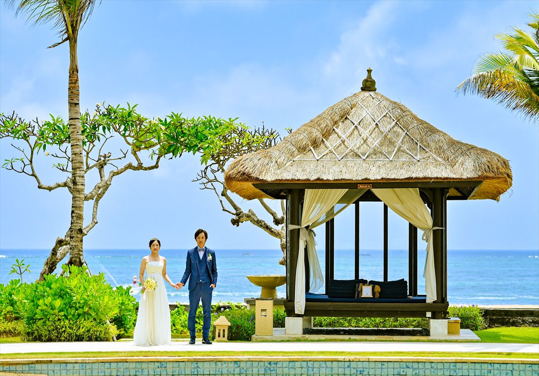 青々した海が広がるビーチフロント・バレ