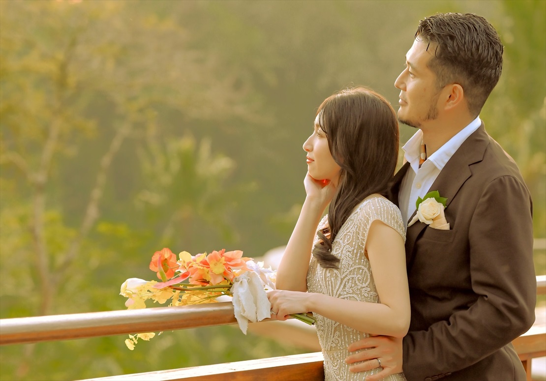 サンセットの光に包まれるリゾート・ブリッジ