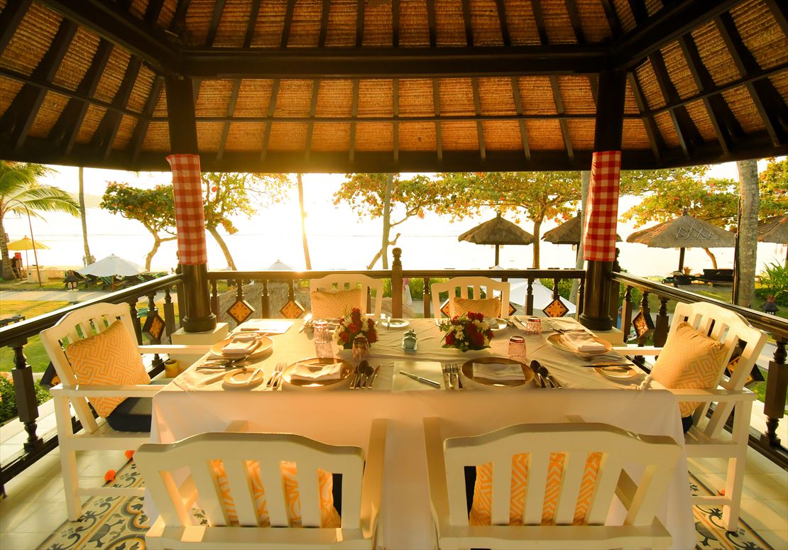 スクエア・テーブル 6名様までのセットアップ