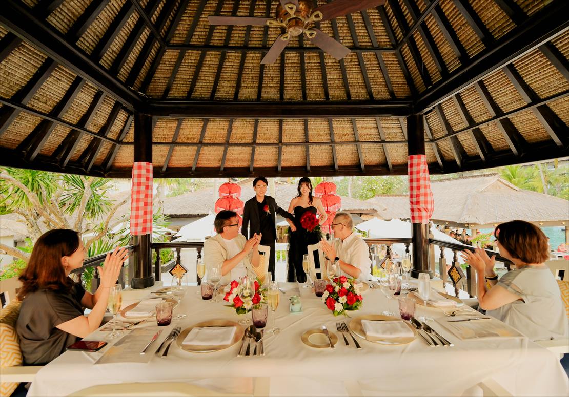 ウェディング パーティー 新郎新婦様入場シーン