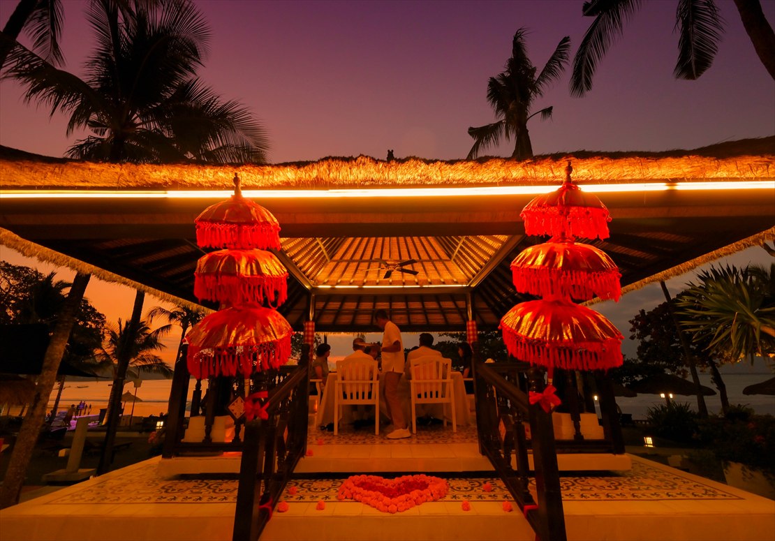 マジックアワー ウェディングパーティーシーン