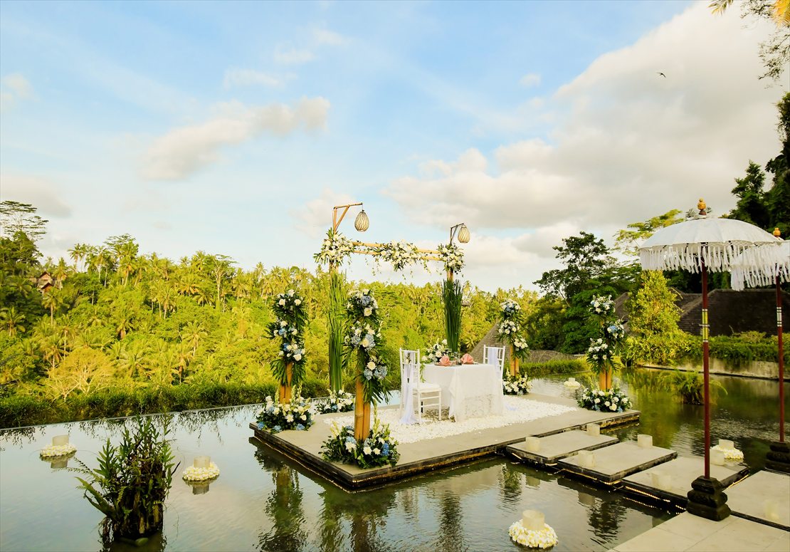 クリフトップの天空のウェディング・ディナー