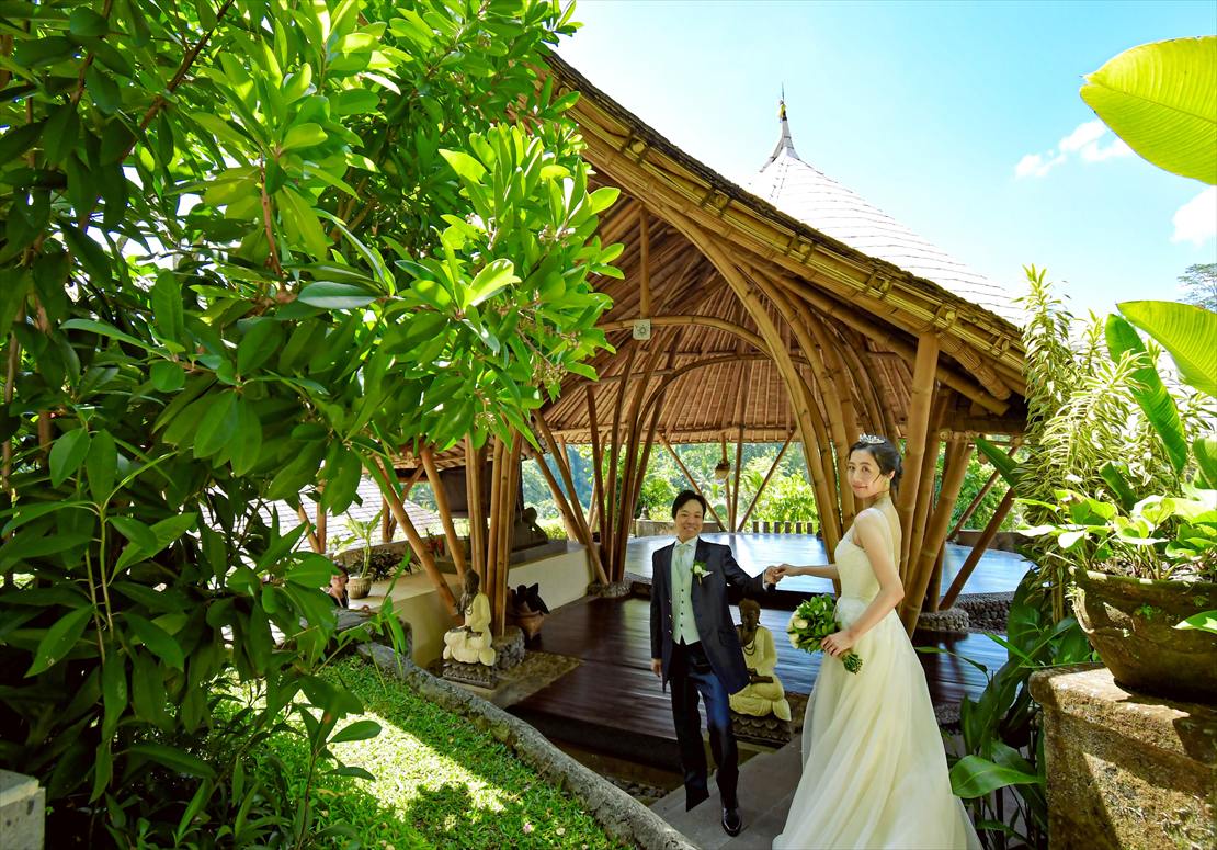 チャペルのようなヨガ・スペース