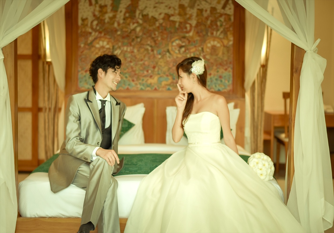 ジャンナタ・ウブド　プールヴィラ天蓋ベッド