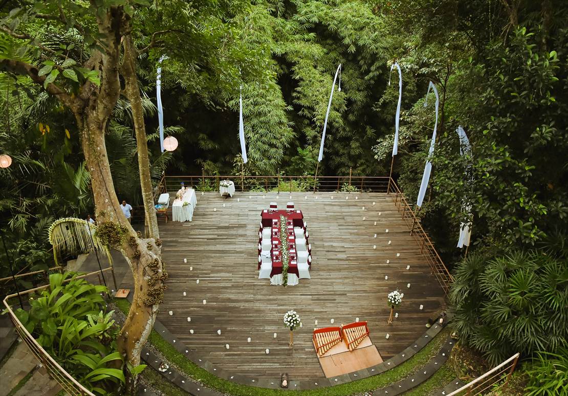 スクエア・テーブル配置　パーティー会場全景