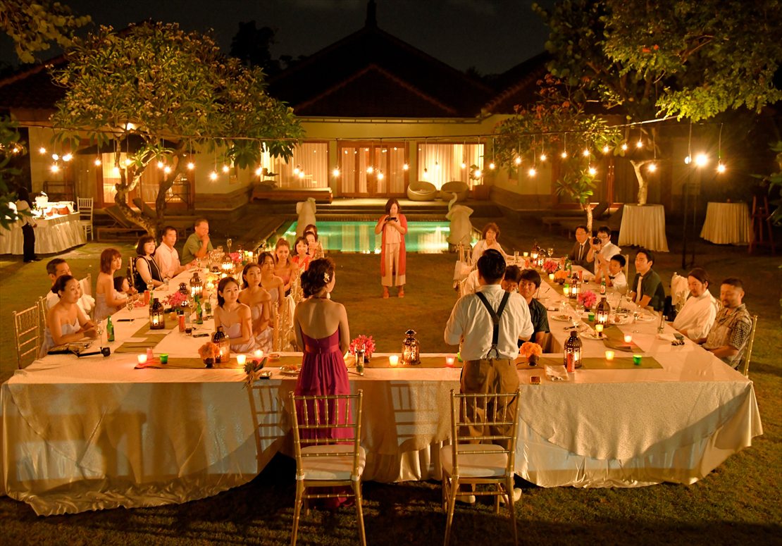 テーブル２列ライトアップ パーティー・シーン