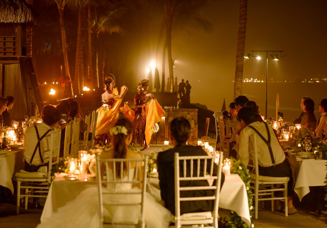 パーティー中 舞踊 レゴン・ダンス