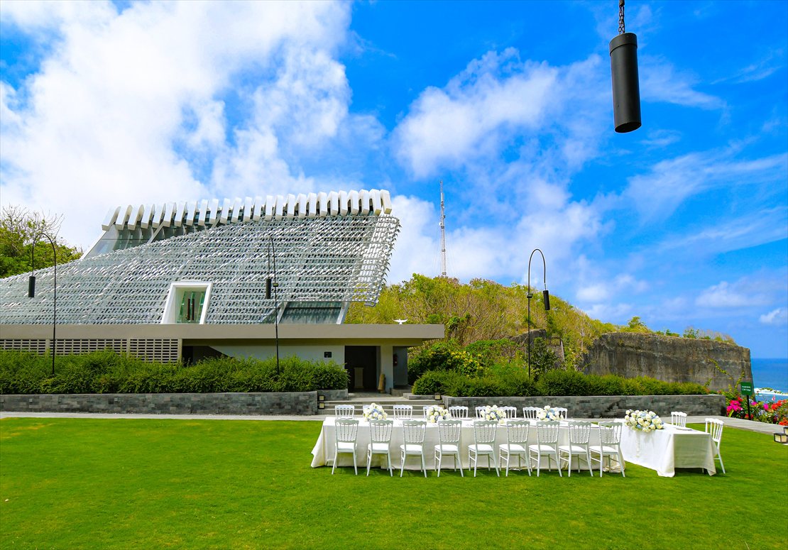 ガーデン・パーティー会場からチャペルを望む