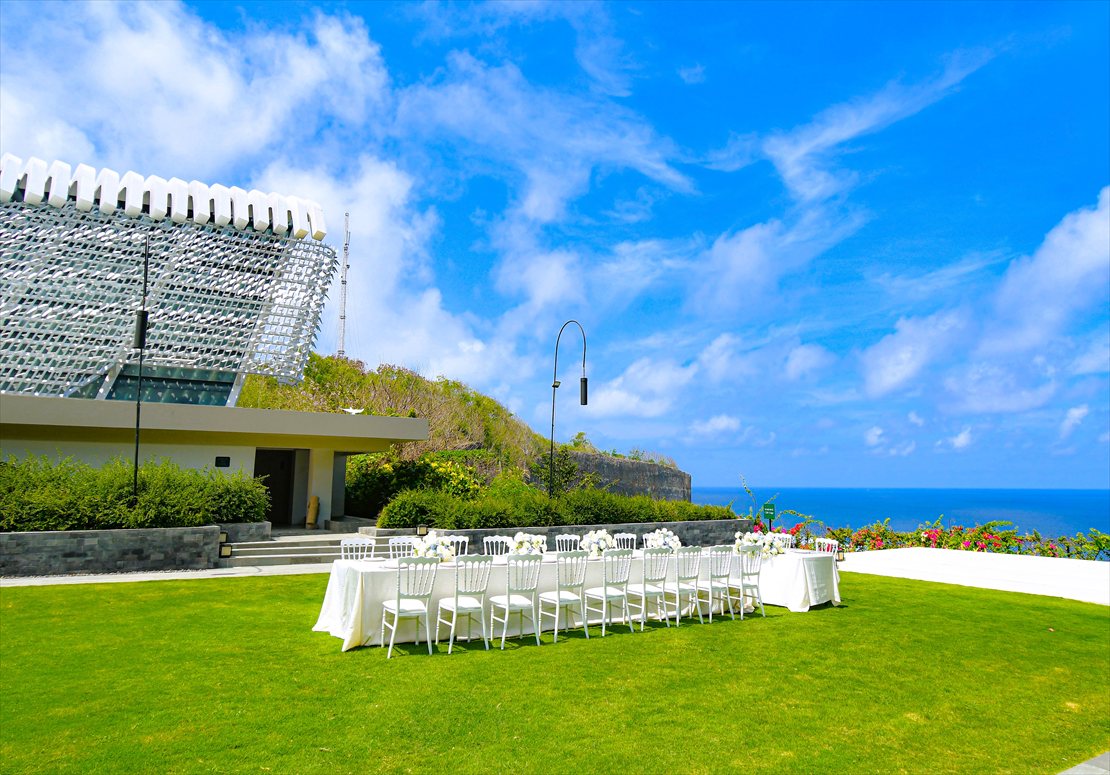 チャペル・ガーデンから大海を望む