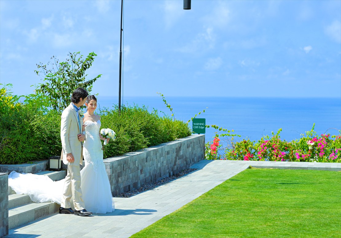 白亜の階段よりガーデンへ入場