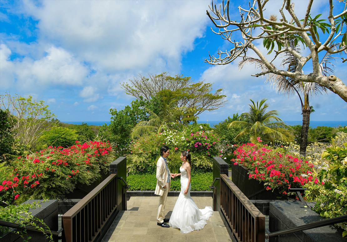 緑豊かなガーデンが広がるロビーからの眺望