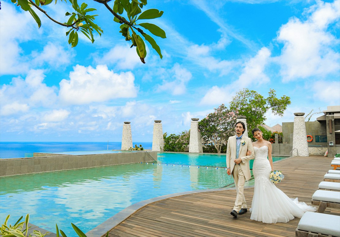 大海を一望するインフィニティ・プール