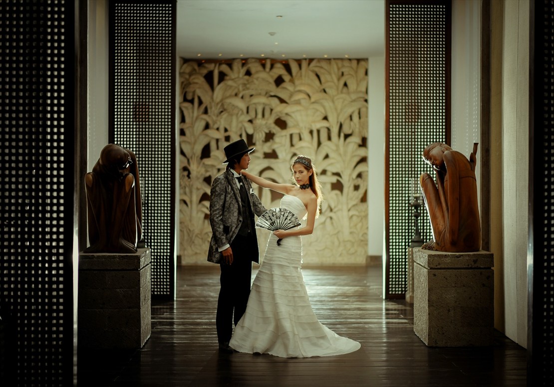 神秘的な雰囲気が漂うロビー