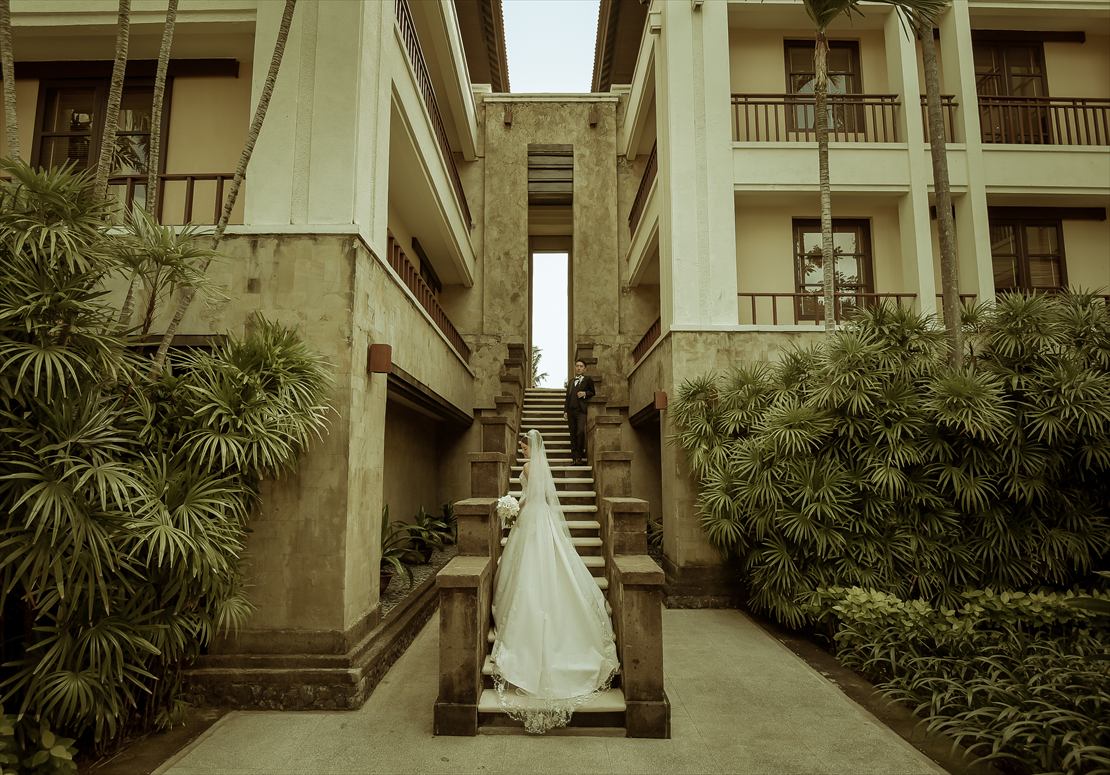 天国の窓 階段にてロングベール挙式前撮影