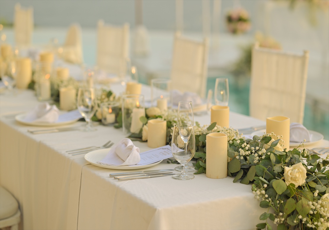 テーブル 生花グリーンリーフ＆ホワイトローズ