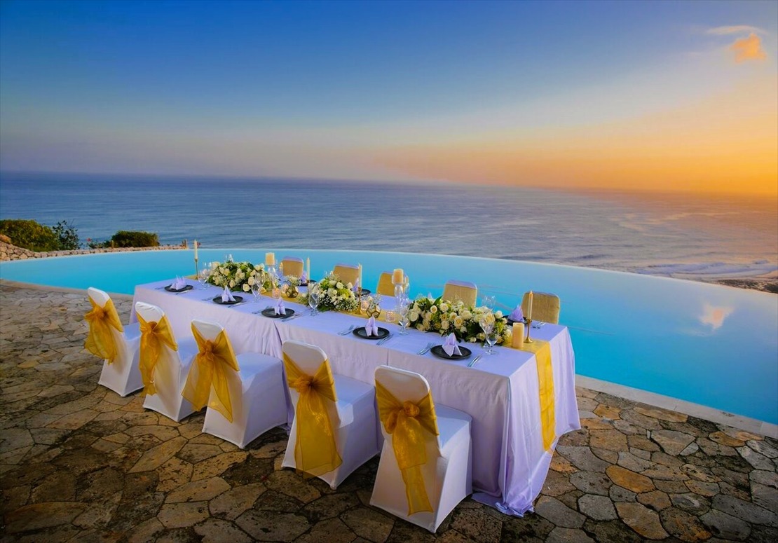 暮際のインフィニティ・プールサイド