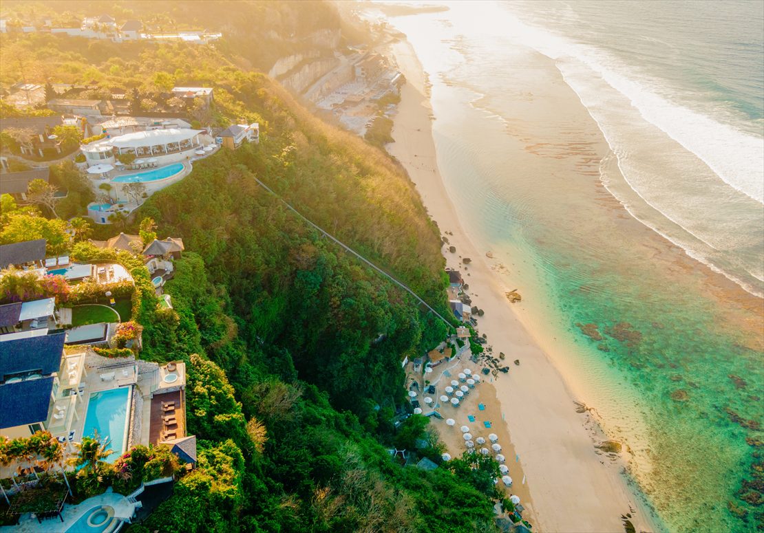 カルマ・カンダラ　プールサイド＆ビーチ全景