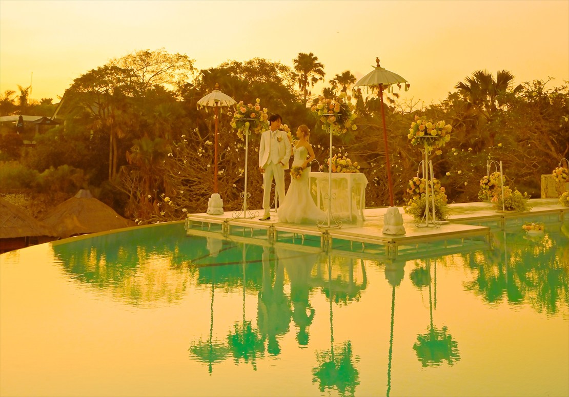 パーティー中の幻想的な挙式会場撮影