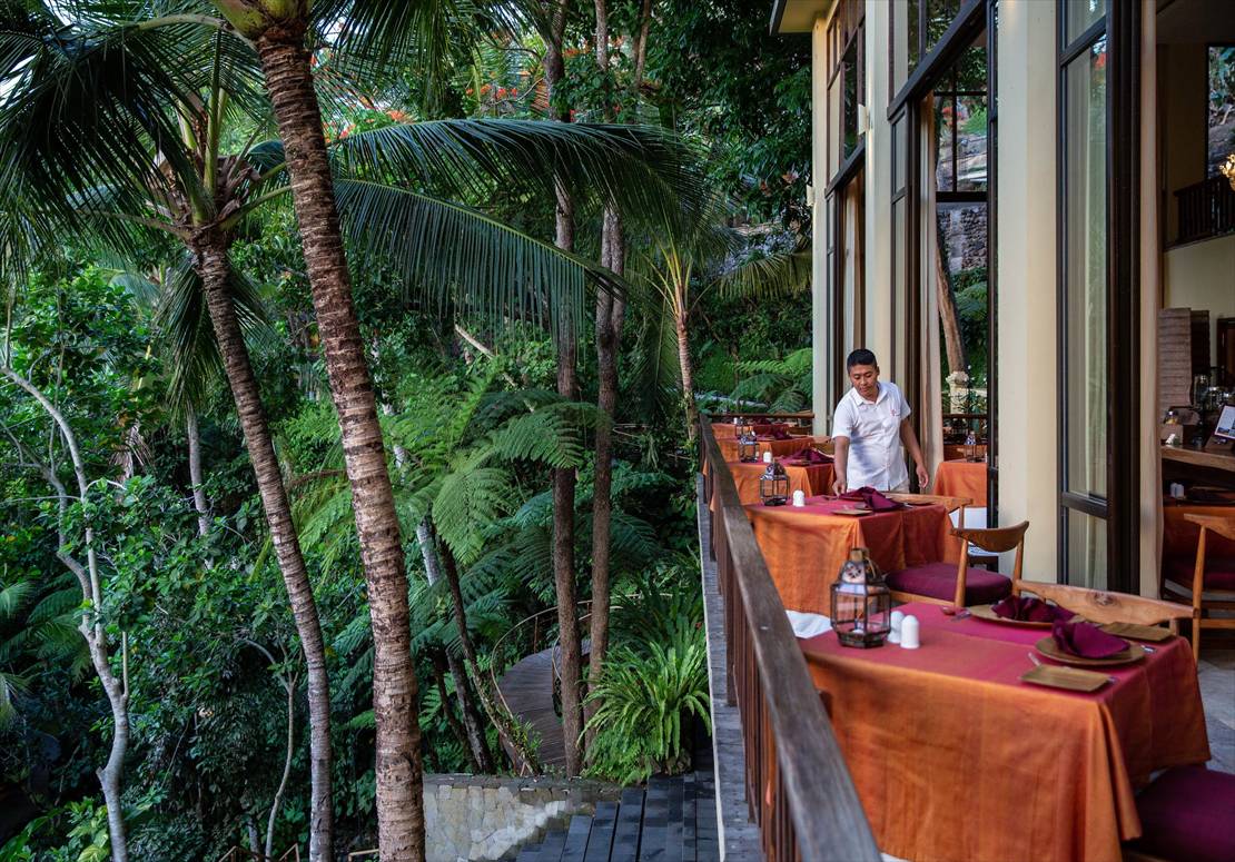 ウブドらしい景観を望む1階バルコニー