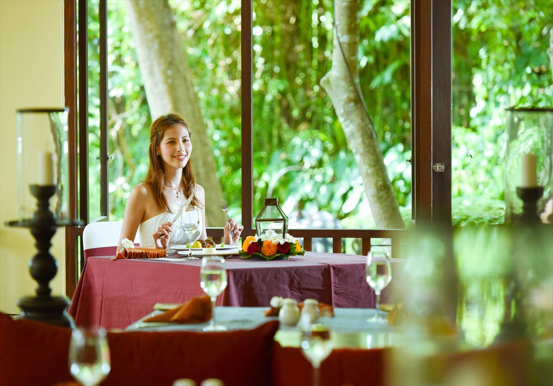 1階レストラン　ウェディング・ディナーシーン