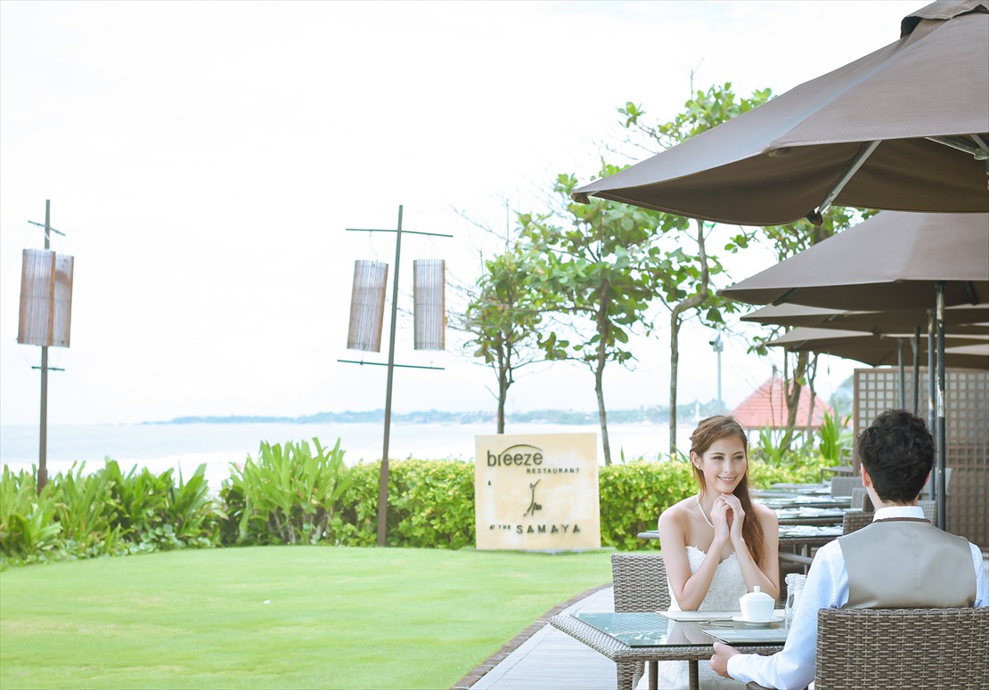 ガーデンとビーチを望むブリーズ・レストラン