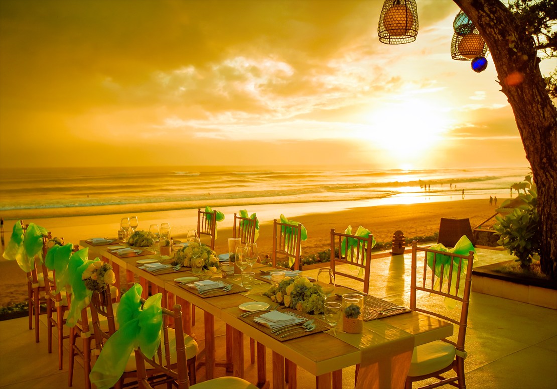 サンジェ・レストラン・テラスより夕日を望む